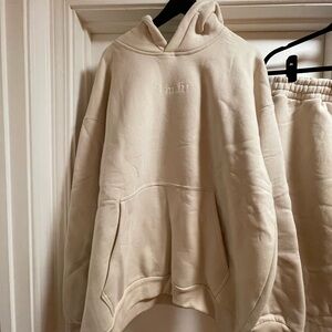 *Brand New* Never Worn! Comfrt Sweatpant and Hoodie set. Unisex Size: 2XL